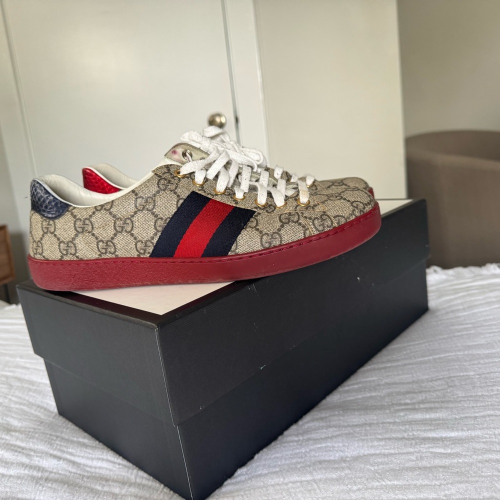 Gucci Men's Beige and Red Stripe Sneakers